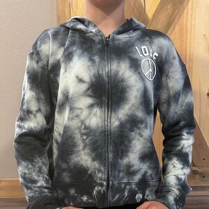 * 🤑💰🤑 3/$10.00 budle item 🤑💰🤑 Little ladies 14–16 Justice zip up